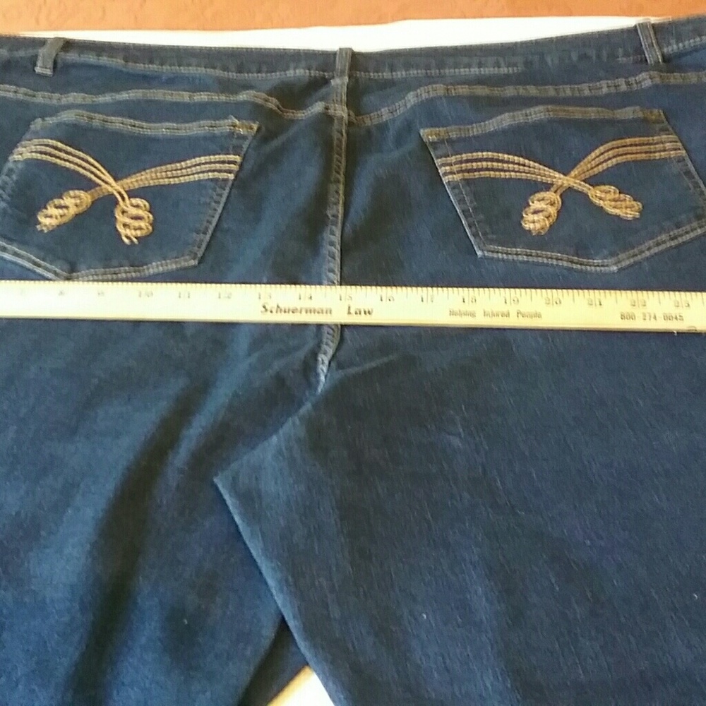 Brand new women's plus size ellos jeans 32W